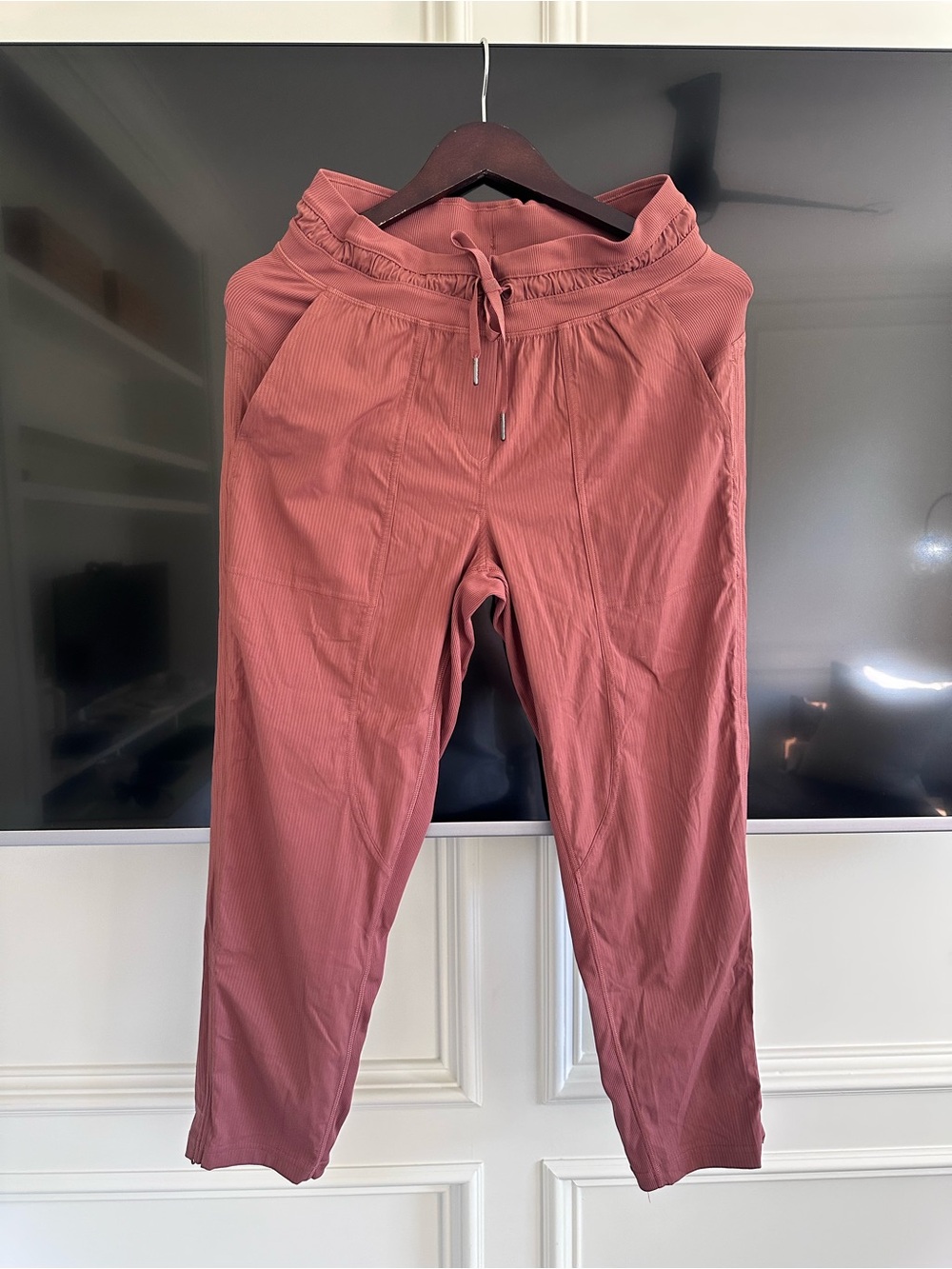 Lululemon Size 6 Dusty Rose Ribbed Panel Jogger Pants Drawstring